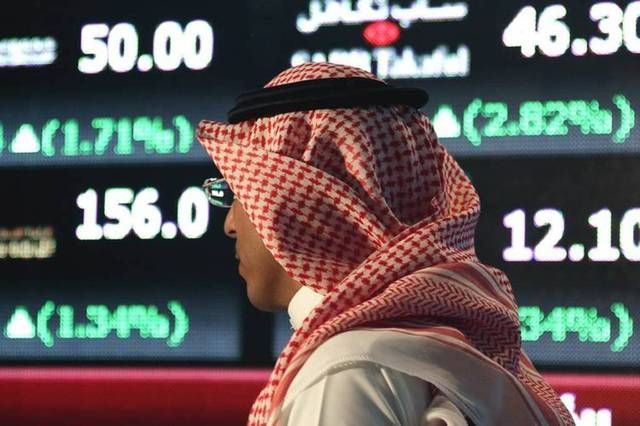 متعامل بسوق الأسهم السعودي- أرشيفية