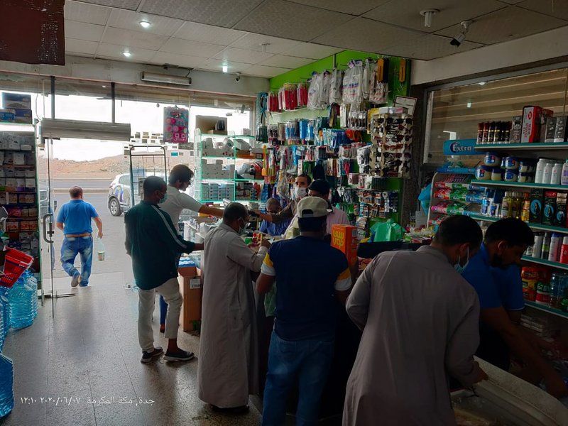 بلدية جنوب جدة تغلق 8 مطاعم ومراكز تسوق وتنذر 7 مطاعم أخرى