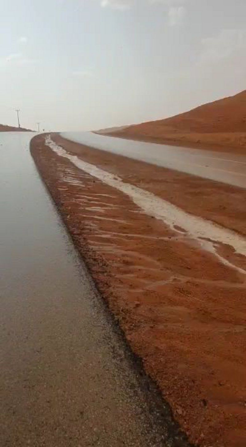 في حدث نادر.. شاهد هطول أمطار صيفية على أجزاء من منطقة الرياض