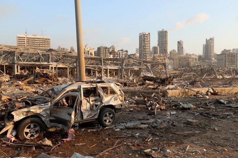 بالصور.. ليلة حزينة في بيروت.. عاصفة الدمار تهز العاصمة وخيوط الدخان تتصاعد من كل صوب