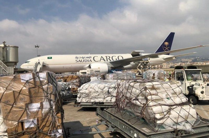 الخطوط السعودية تنقل أكثر من 280 طنًّا من المساعدات الإغاثية  إلى بيروت