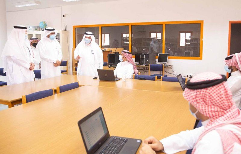 مدير عام تعليم الرياض يؤكد تقديم الدعم للطلاب والطالبات وأولياء الأمور