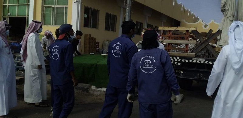 بالصور.. لجنة حكومية تزيل المباسط العشوائية بسوق الخضار في الطائف
