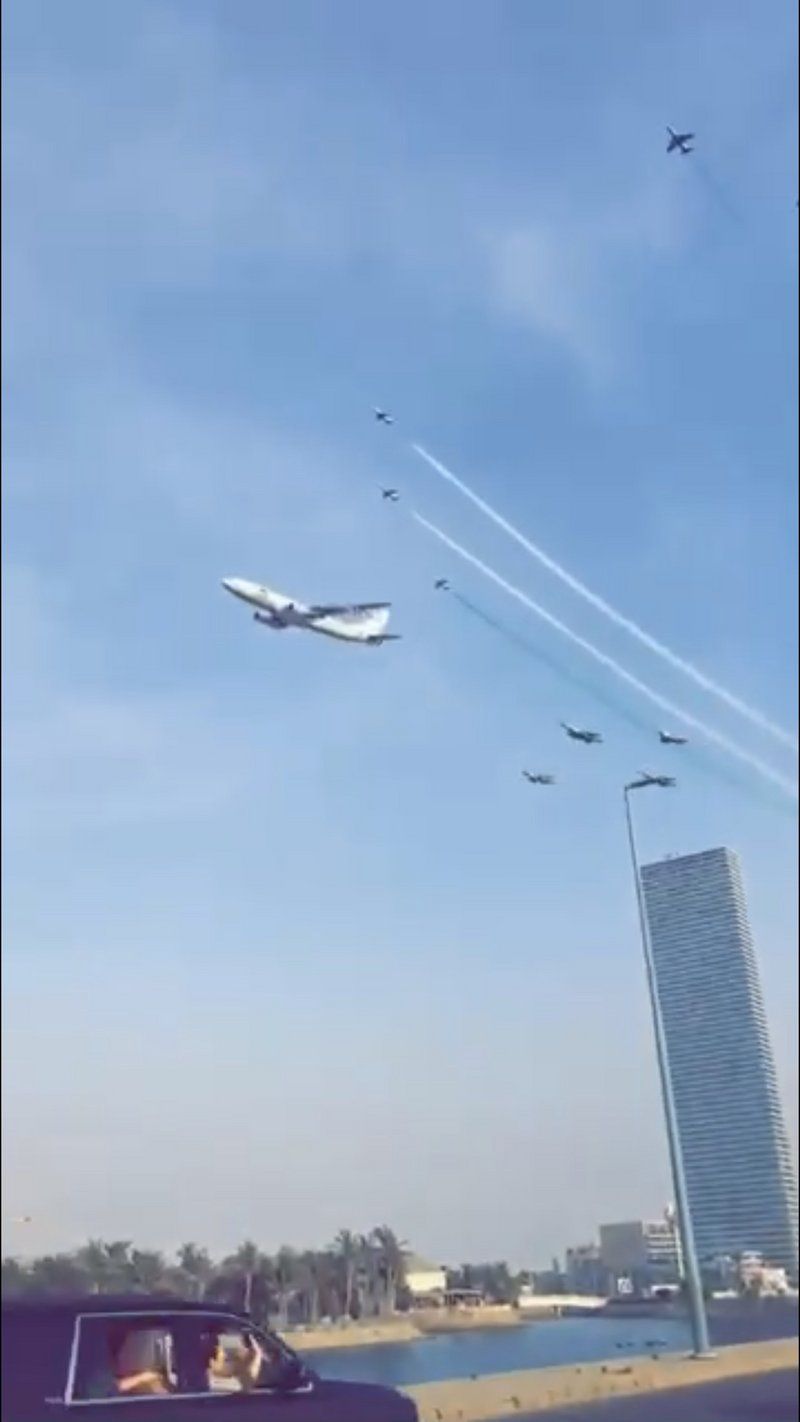 اختتام فعاليات الطيران بعروض استعراضية بسماء جدة بمناسبة اليوم الوطني الـ90