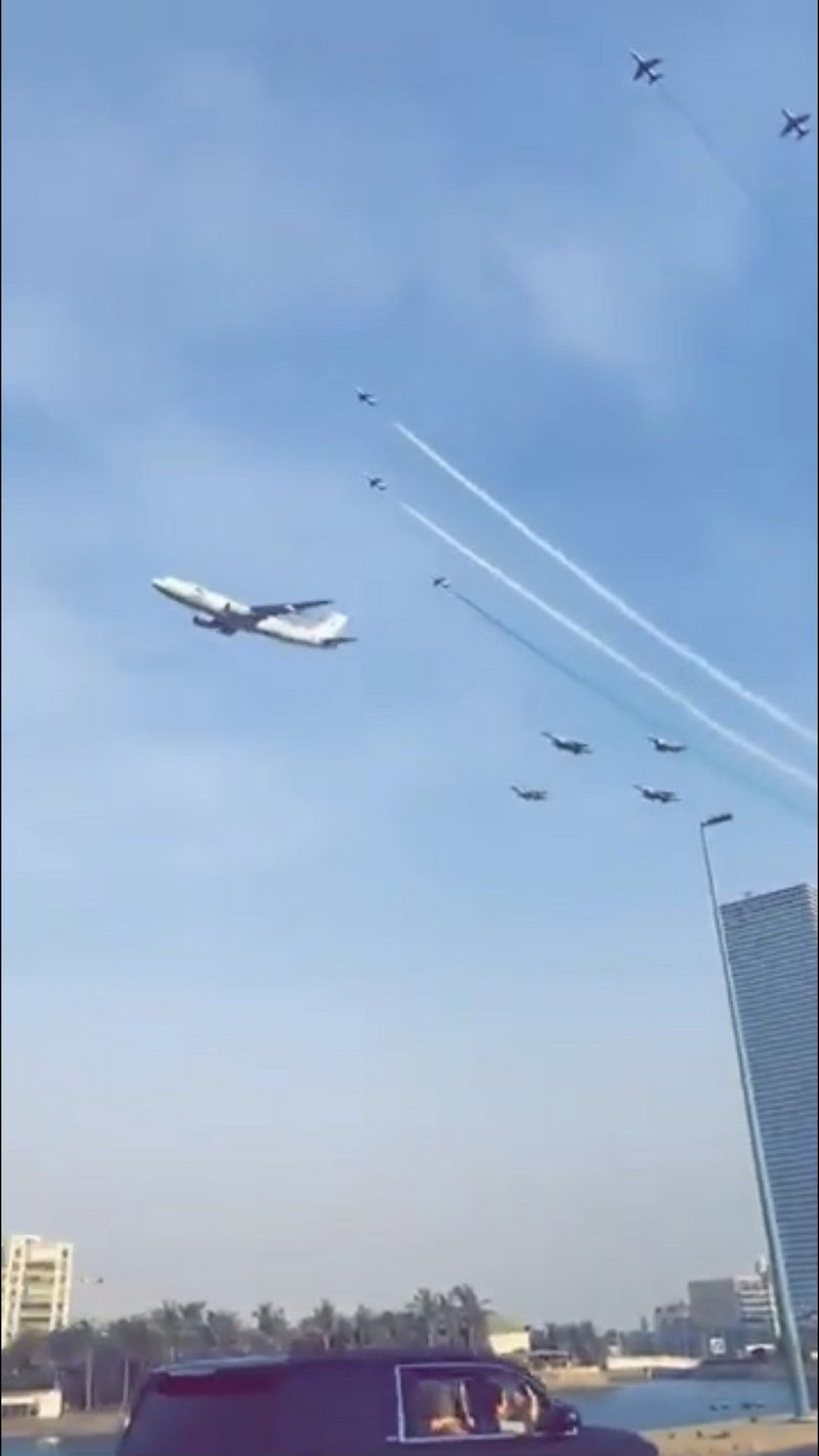 اختتام فعاليات الطيران بعروض استعراضية بسماء جدة بمناسبة اليوم الوطني الـ90
