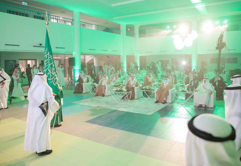 أمير الرياض يتفقد المدرسة الافتراضية ويرعى احتفال 