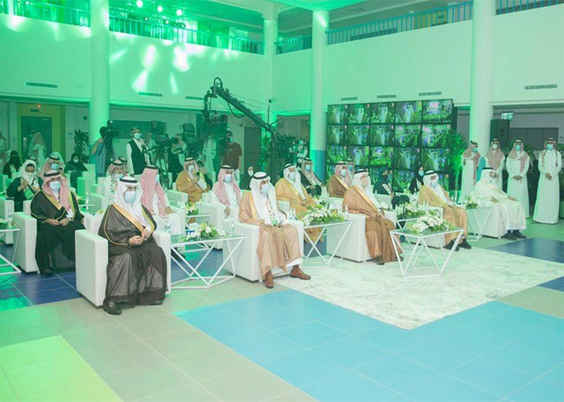 أمير الرياض يتفقد المدرسة الافتراضية ويرعى احتفال 