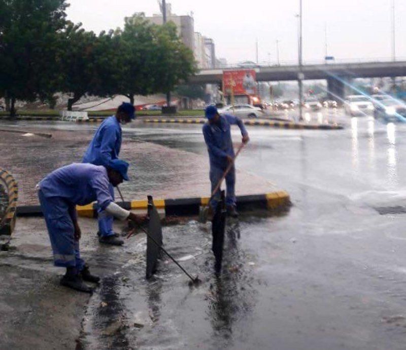 أمانة العاصمة المقدسة تواصل أعمالها في إزالة آثار ومخلفات مياه الأمطار