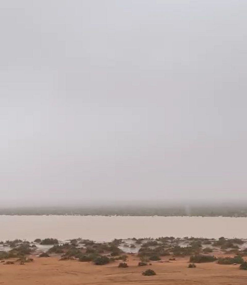 شاهد.. أمطار متواصلة منذ الصباح تُجري الأودية في المحافظات شمال الرياض