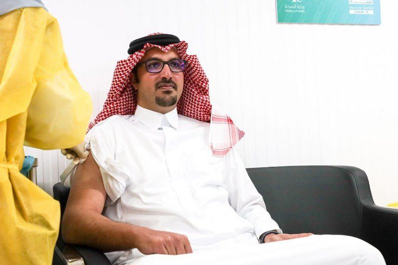 الأمير فيصل بن سلمان يُدشن مركز لقاحات كورونا بالمدينة المنورة