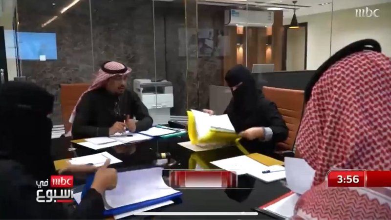 عائلة سعودية تمتهن المحاماة ويناقشون قضايا الموكلين على طاولة واحدة