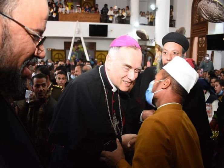 مسلمون وأقباط يستقبلون سفير الفاتيكان بالمنيا