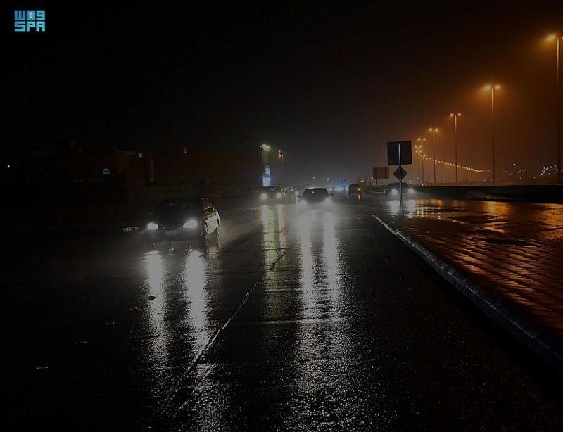 بالصور.. أمطار من خفيفة إلى متوسطة على الرياض