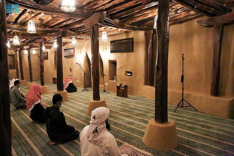 مسجد الأطاولة التاريخي يستقبل المصلين لأداء الصلوات الخمس