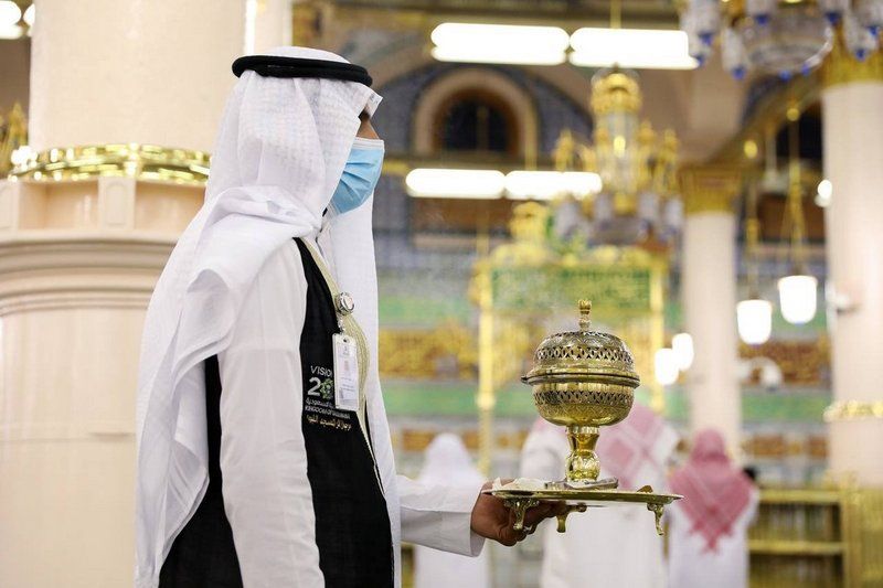 خلال النصف الأول من رمضان.. أكثر من 650 جولة تبخير وتطييب للمسجد النبوي