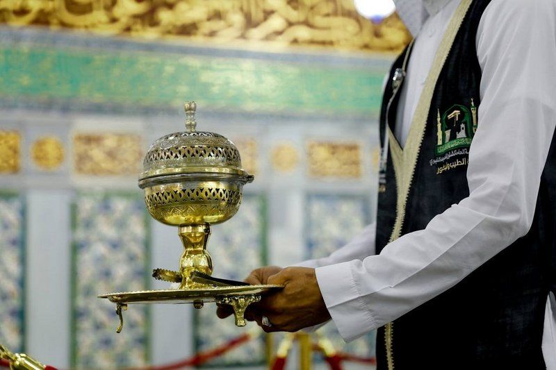 خلال النصف الأول من رمضان.. أكثر من 650 جولة تبخير وتطييب للمسجد النبوي
