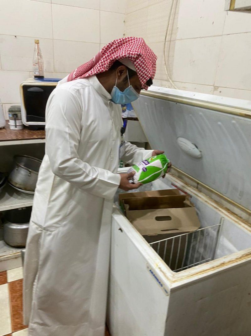 أمانة حائل تغلق ٣٤٠٧ منشآت وتصادر 14 طن مواد غذائية تالفة خلال رمضان