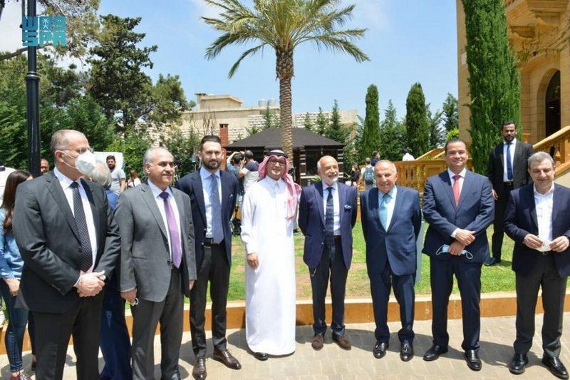 السفير السعودي لدى لبنان يستقبل وفودًا رسمية وشعبية مستنكرة تصريحات 