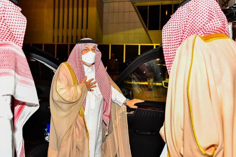 أمير الرياض يصل لملعب الملك فهد الدولي.. والتعاون يتقدم على الفيصلي بهدفين