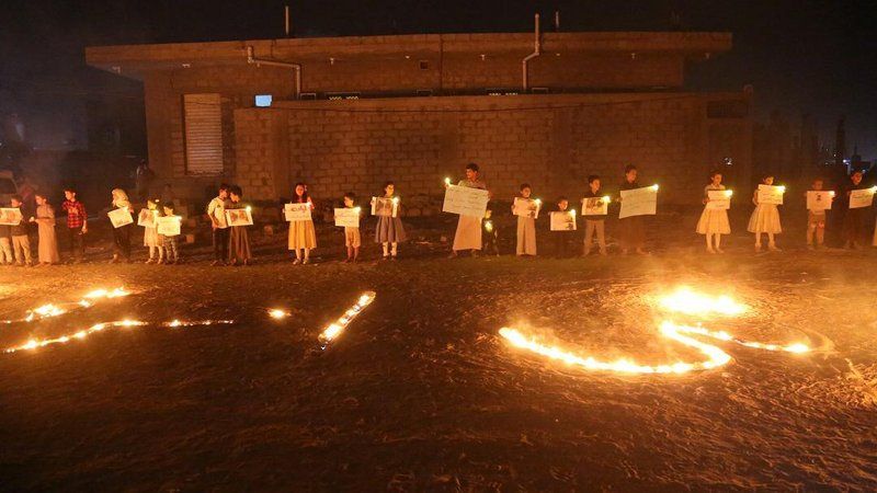وقفة ليلية مع الشموع لأطفال ‫مأرب تضامنًا مع أسرة ‫