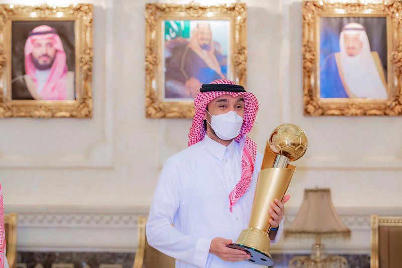بعد تحقيقهم كأس العرب.. وزير الرياضة يستقبل بعثة المنتخب السعودي للشباب لكرة القدم