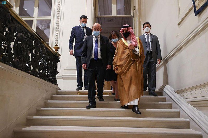 وزير الخارجية يعقد جلسة مباحثات رسمية مع نظيره الفرنسي