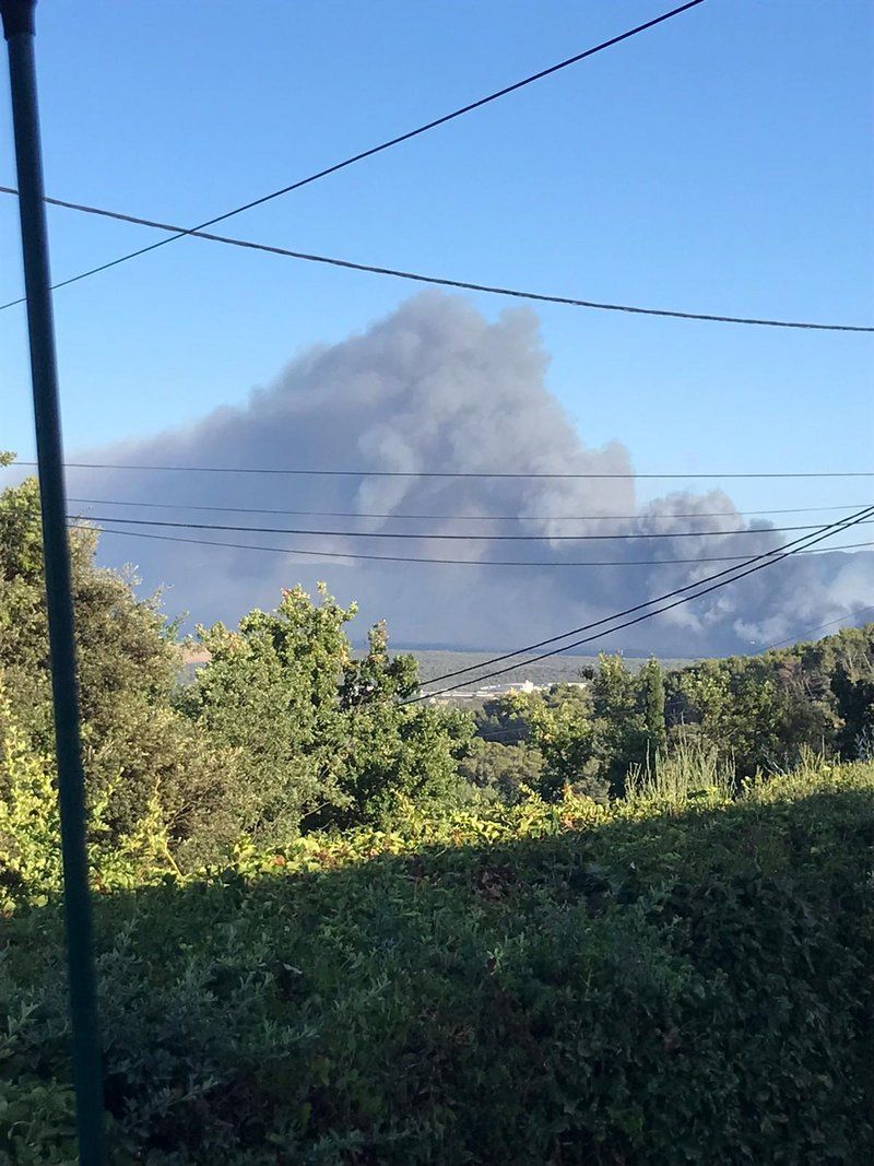 بالصور .. حريق ضخم يندلع بجنوب فرنسا ويلتهم أكثر من 300 هكتار