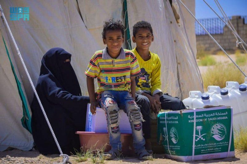 اليمن.. مركز الملك سلمان يدشن توزيع مساعدات متنوعة للنازحين بمحافظة شبوة