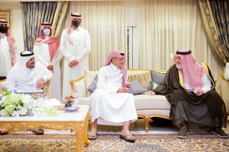 أبناء الأمير عبدالرحمن بن عبدالعزيز يستقبلون المعزين في وفاة أخيهم 