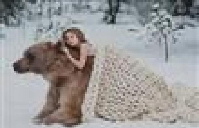 بالصور.. فتاة روسية تستعين بـ "دب" ضخم في جلسة تصوير.. والسبب!