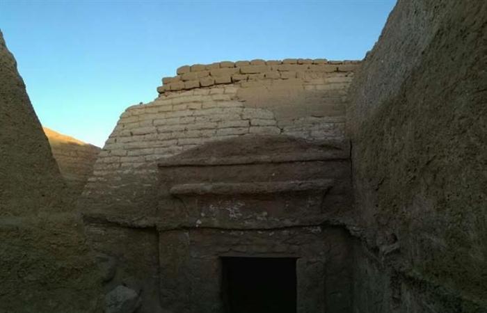 "الآثار" تعلن اكتشاف 5 مقابر تعود للعصر الروماني بالواحات –(صور)