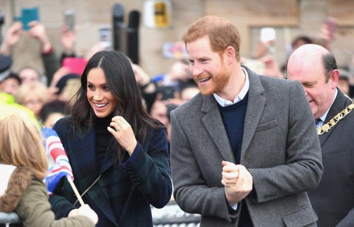 الأمير هاري وخطيبته يثيران الإعجاب في أدنبره
