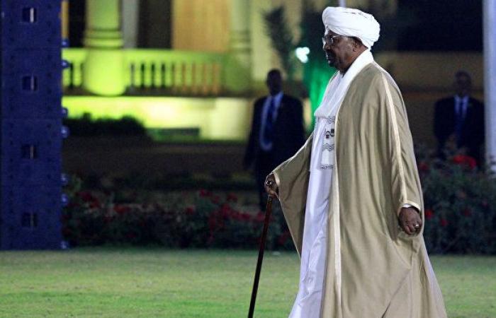 بقنابل الغاز... قوات الأمن السودانية تفرق أكبر مظاهرة شهدتها البلاد