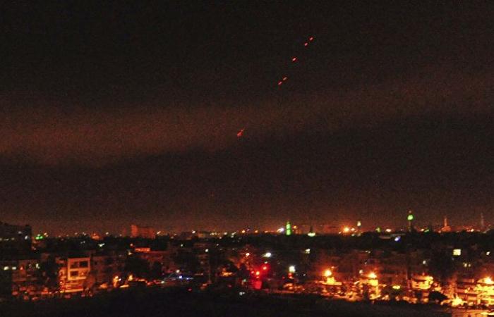 الدفاعات الجوية تتصدى لأهداف معادية جنوب غرب العاصمة السورية دمشق