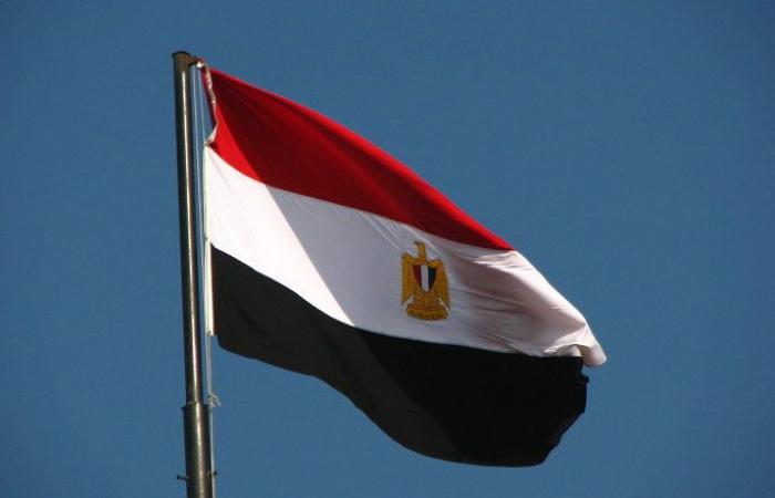 الحكومة المصرية تبحث إجراءات نقل جثامين المتوفين بحادث سير في الكويت