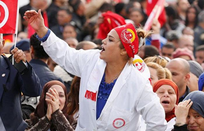 إضراب تونس يشل المرافق العامة