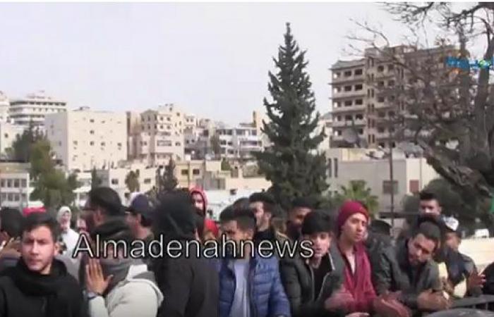 فيديو : طلاب الثانوية الليبية يعتصمون من جديد قبالة النواب