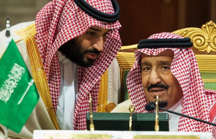 ولي العهد يسلم الملك سلمان أخطر تقرير في تاريخ السعودية