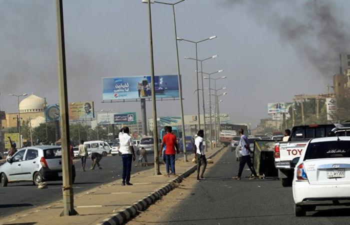 وفاة شرطي سوداني بعدما رشق محتجون بالحجارة أمس الخميس في الخرطوم