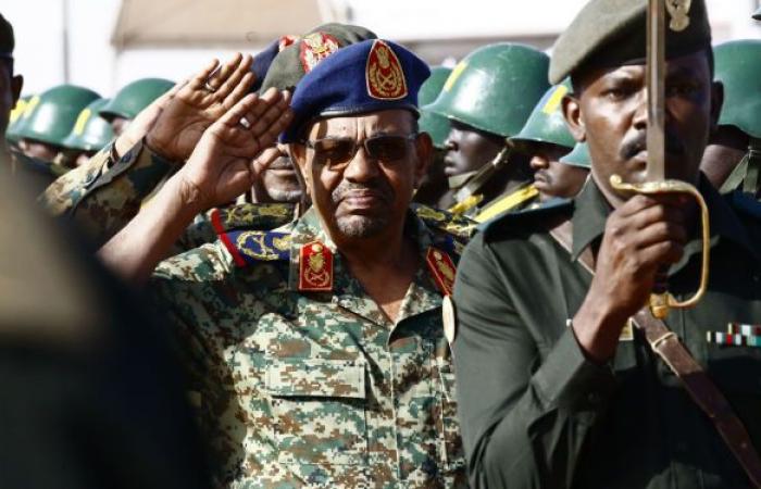 تزامنا مع استمرار الاحتجاجات... وزير الدفاع السوداني داخل القصر الجمهوري ويتحدث عن "مرحلة مفصلية"