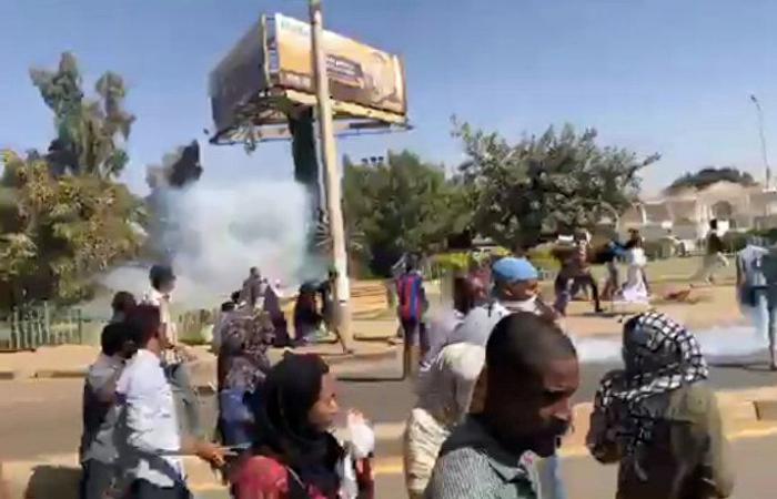 الشرط السودانية تطلق الغاز على تظاهرة داخل جامعة الأحفاد في أم درمان