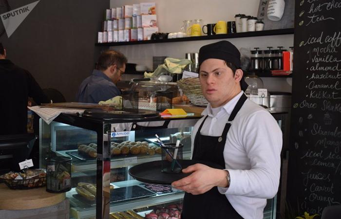مقهى فريد من نوعه في لبنان (فيديو+صور)