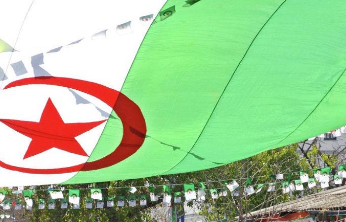 مرشح رئاسي جزائري يقفز من الشرفة... وقوات الأمن توقفه (فيديو)