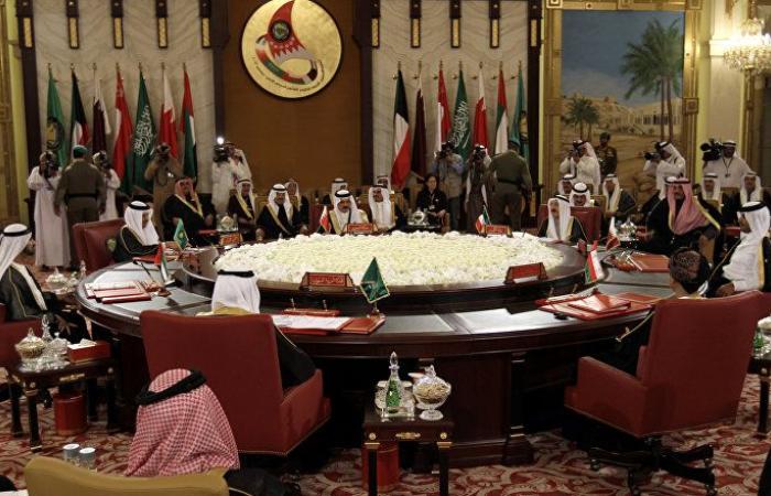 خليجيون يتحدثون عن "رغبة قطر في صلح أحادي مع السعودية" ورسالتها المزعومة للكويت