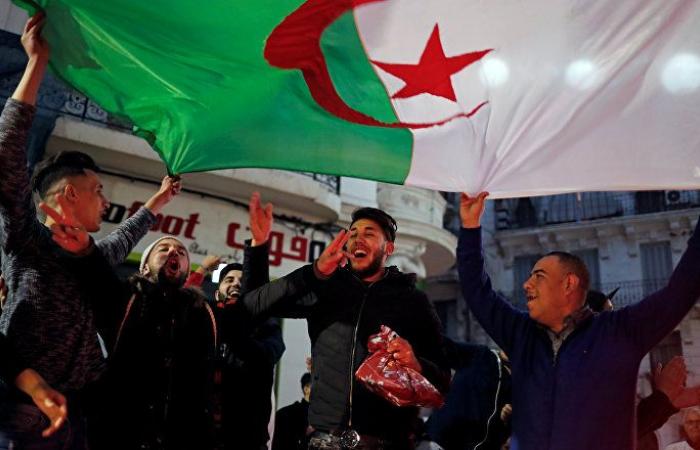 رد فعل الشارع الجزائري على قرارات بوتفليقة (فيديو)