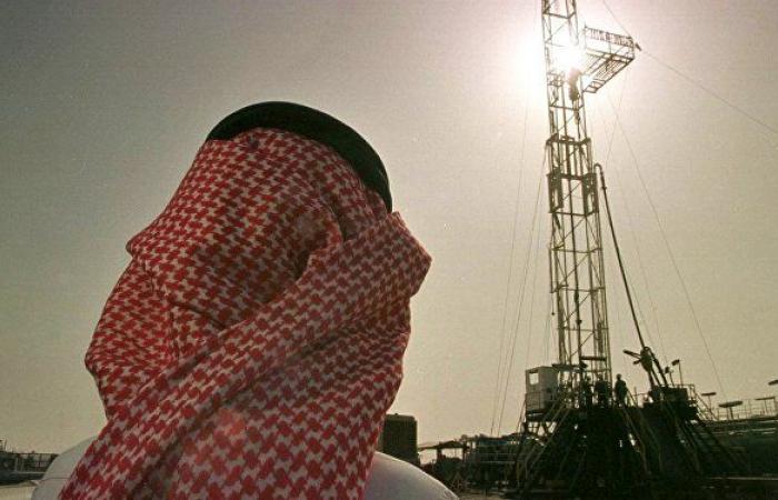 السعودية تخطط لخفض صادرات الخام الشهر المقبل