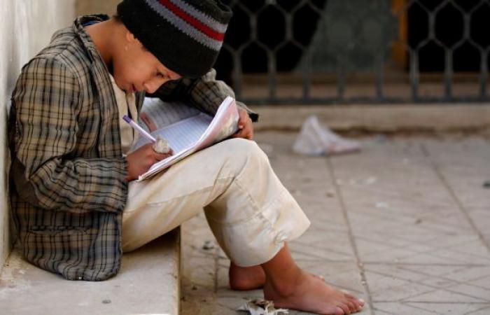 وزير التعليم اليمني لـ"سبوتنيك": "الحوثيون" عدلوا مناهج الدين والتاريخ و17 ألف معلم "خارج الخدمة"