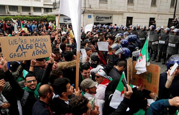 السلطات الجزائرية تغلق الطرق المؤدية إلى مقر الحكومة والبرلمان