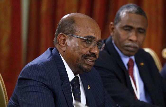 أمر طوارئ... الرئيس السوداني يحظر "تخزين العملة الوطنية والمضاربة فيها"