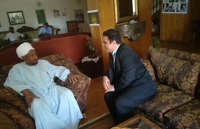 وزير الإعلام السوداني يكشف أسباب تعيين الصادق المهدي معاونا للبشير